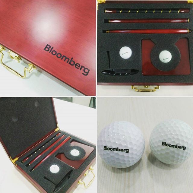 Customized Wooden Golf Set for Bloomberg